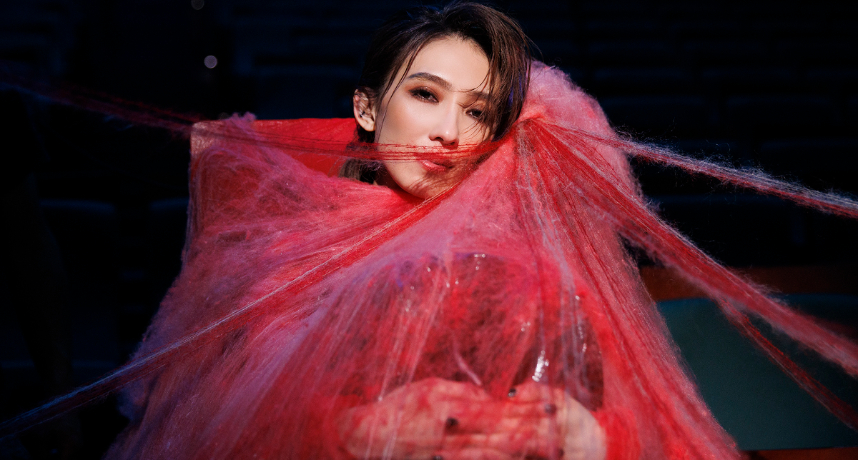 戴佩妮新專輯首日空降六榜冠軍！12首新歌猛刺傷口：希望能觸動你心